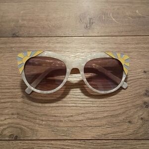 Wildflowers & Co. Pearl White